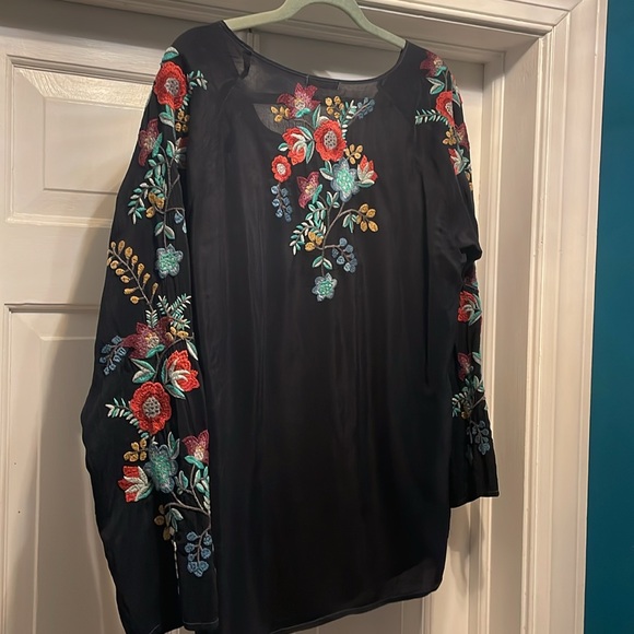 Johnny Was embroidered blouse - Picture 4 of 8